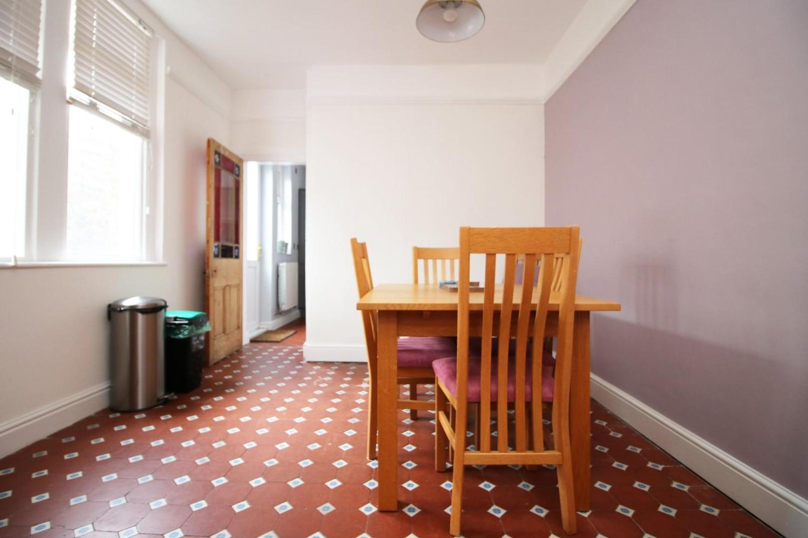 Quiet And Spacious 3 Bedroom Cardiff Exterior photo