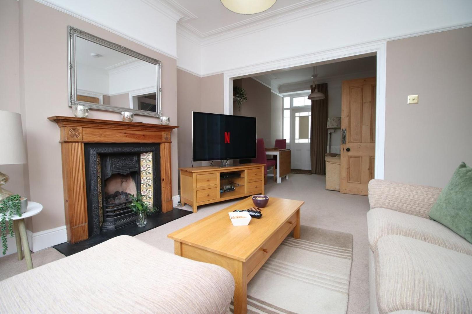Quiet And Spacious 3 Bedroom Cardiff Exterior photo