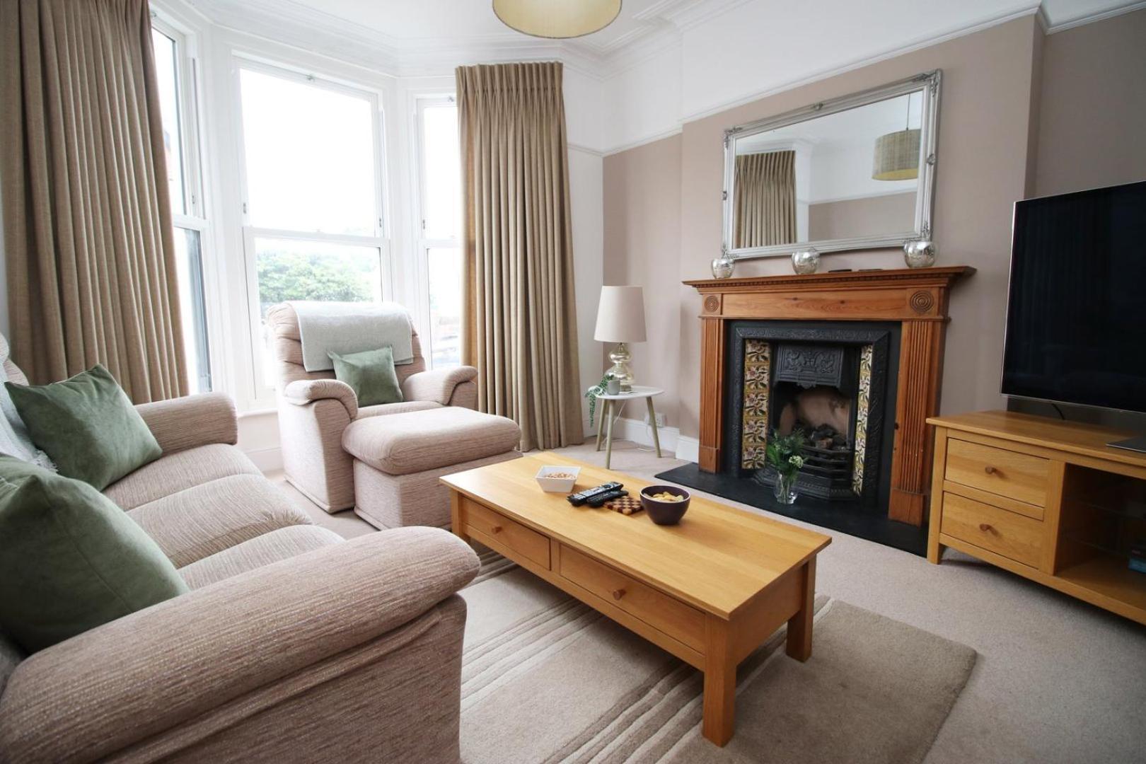 Quiet And Spacious 3 Bedroom Cardiff Exterior photo