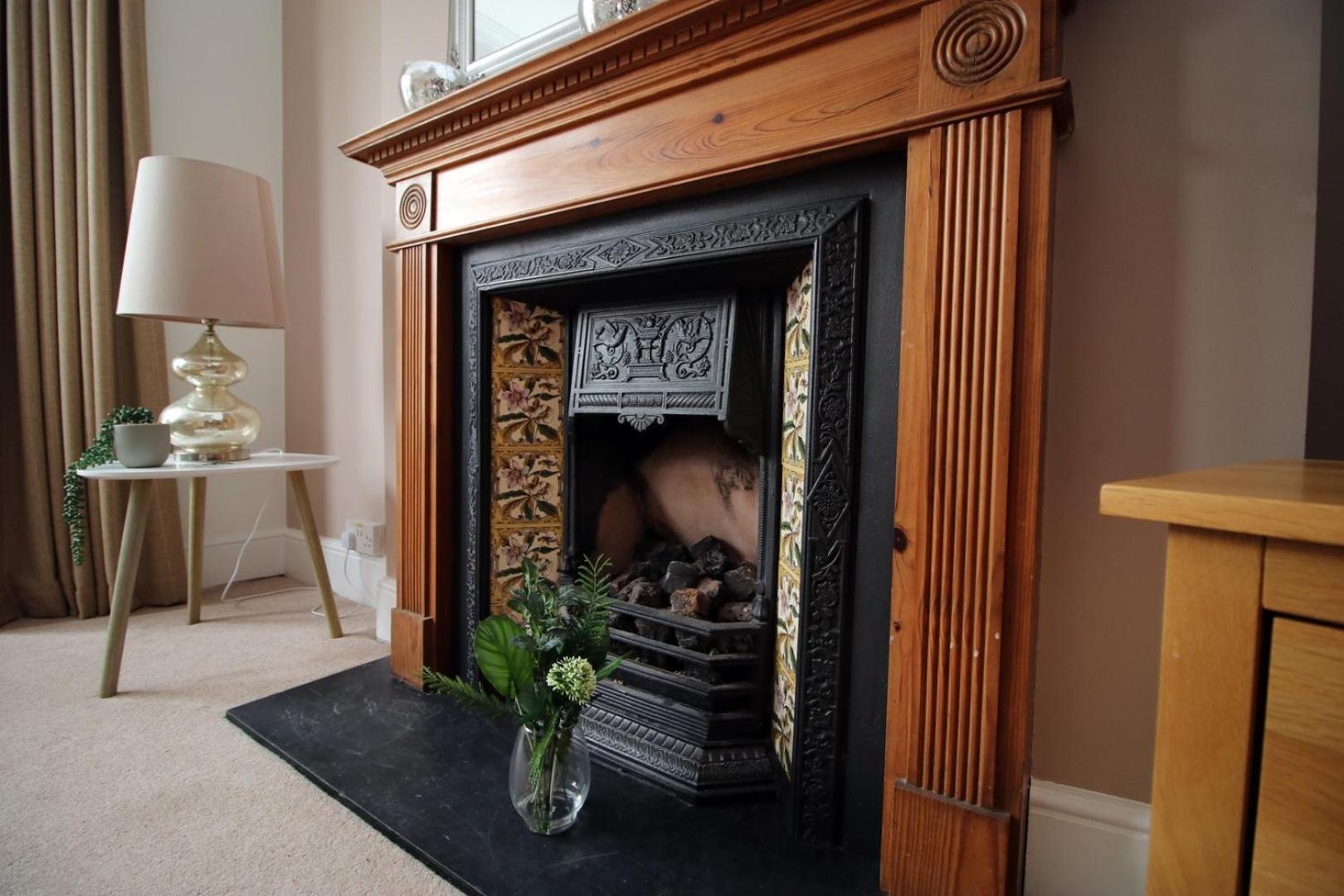 Quiet And Spacious 3 Bedroom Cardiff Exterior photo